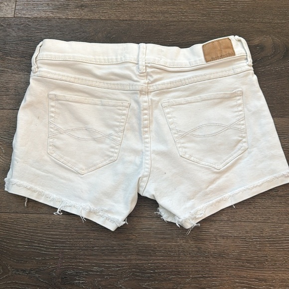 White Denim Abercrombie and Fitch Shorts. Women’s size 4. Good used condition. - Picture 2 of 5